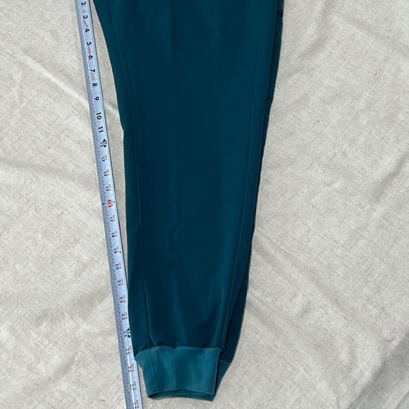 FIGS Women Hight Waisted Zamora Jogger Scrub Pants TEAL Size Large PO#1596* - Picture 3 of 5